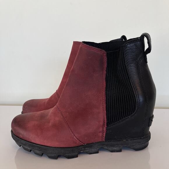 SOREL Joan Of Arctic Wedge Red Black Leather Chelsea Boots Women’s Size 7 - Picture 3 of 8